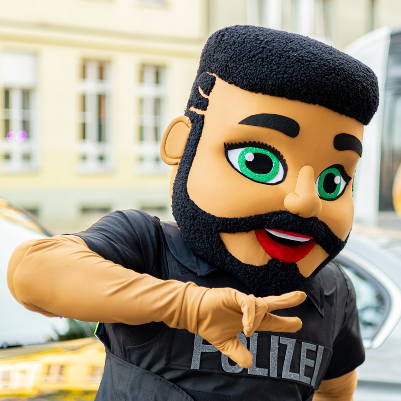 Polizist-Maskottchen PartyMoments Berlin – Auftritt 3