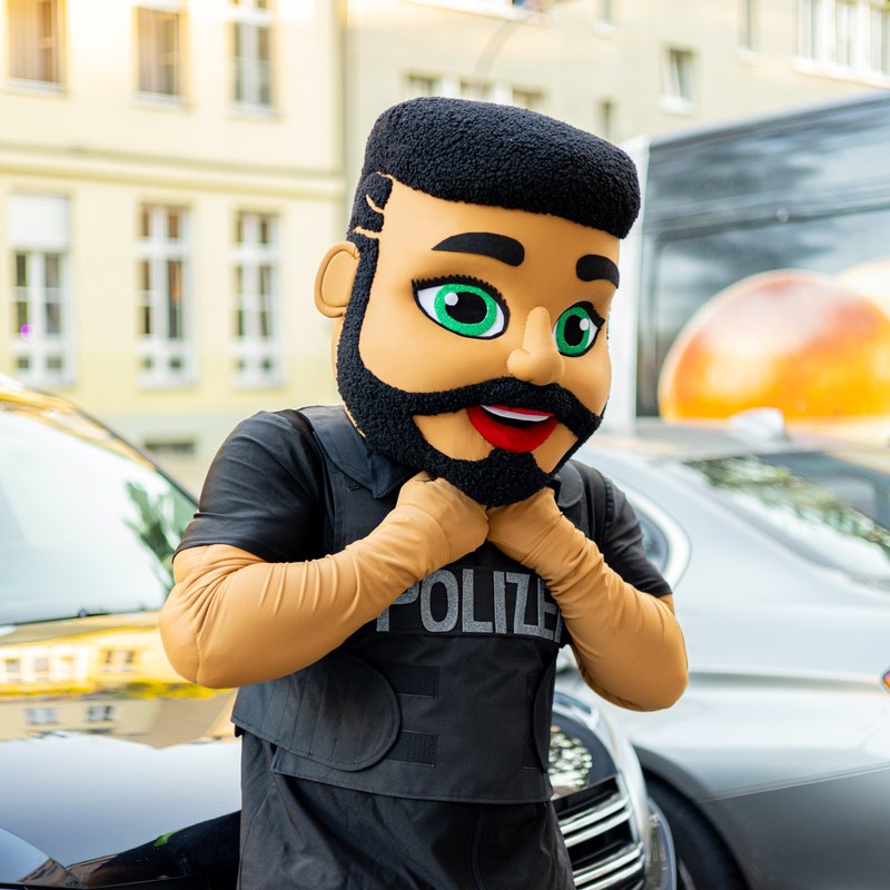 Polizist-Maskottchen PartyMoments Berlin – Auftritt 4