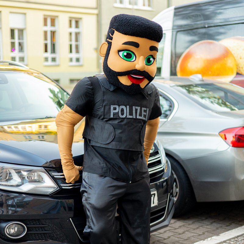 Polizist-Maskottchen PartyMoments Berlin – Auftritt 7