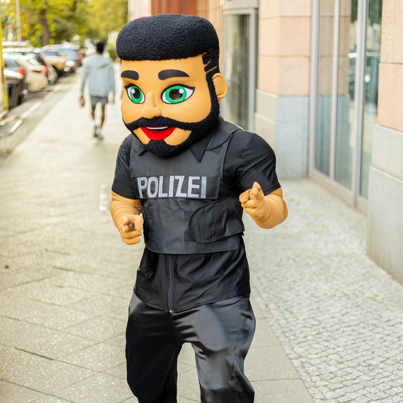 Polizist-Maskottchen PartyMoments Berlin – Auftritt 8