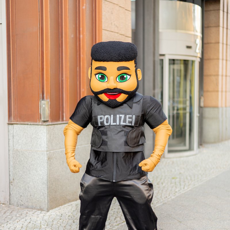 Polizist-Maskottchen PartyMoments Berlin – Auftritt 9